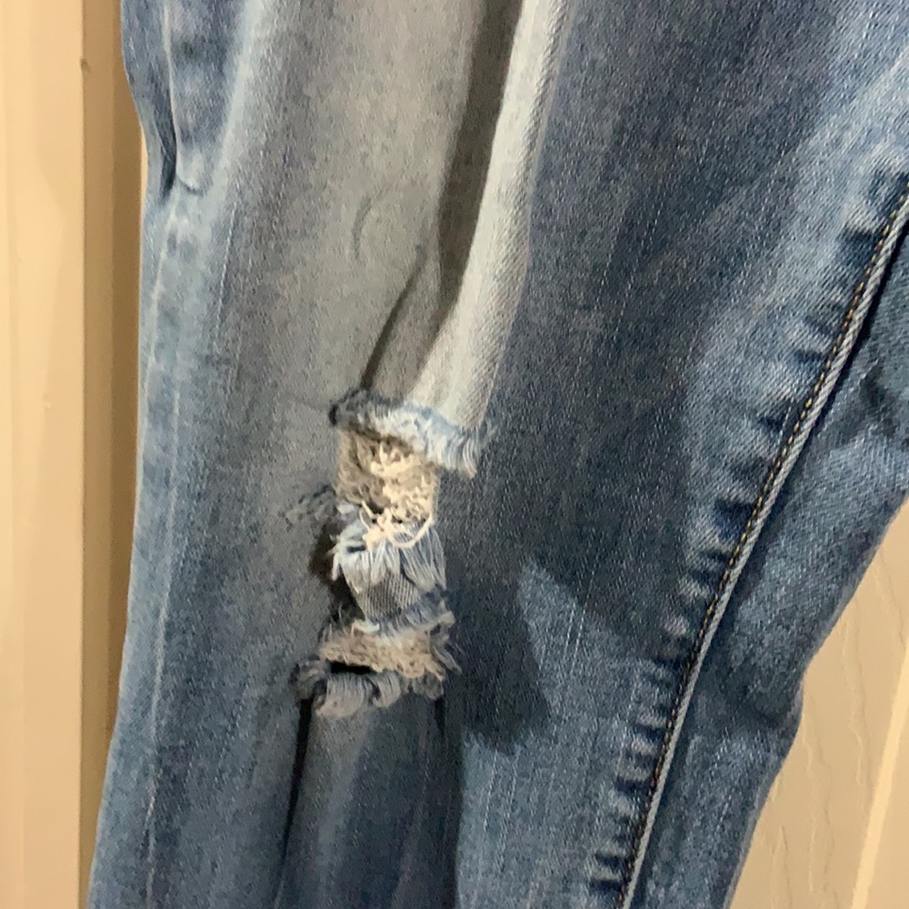 Distressed Jean - Picture 4 of 4